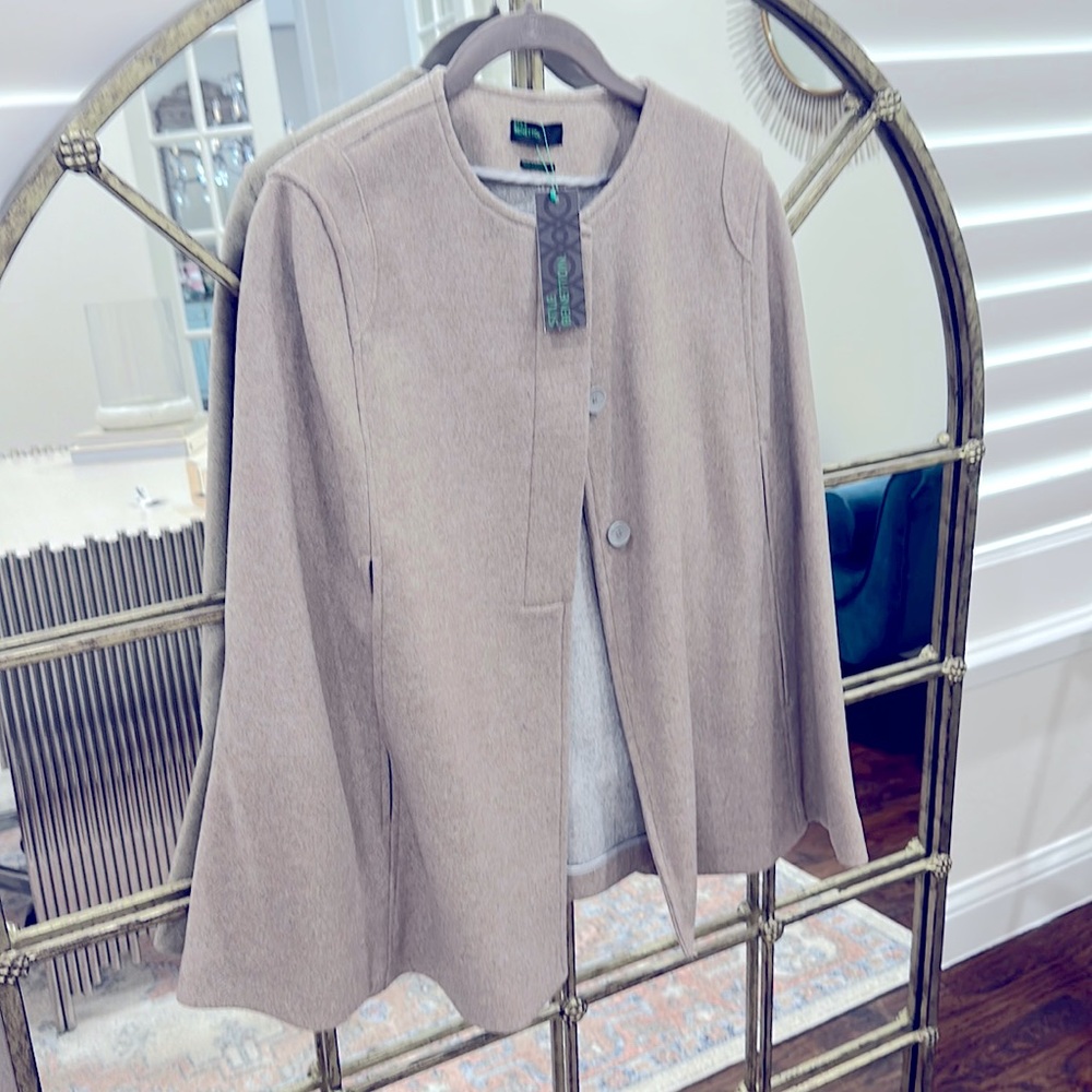 BNWT will cape from Stile Benetton size 4